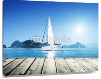 Lienzo Barco de vela con islas y sol al fondo